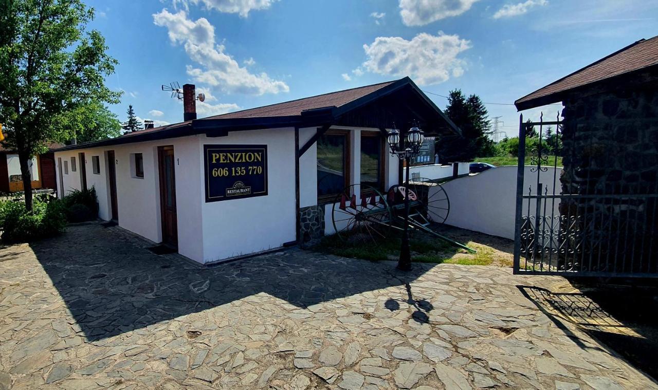 Katerina Restaurant A Penzion ロズヴァドフ エクステリア 写真