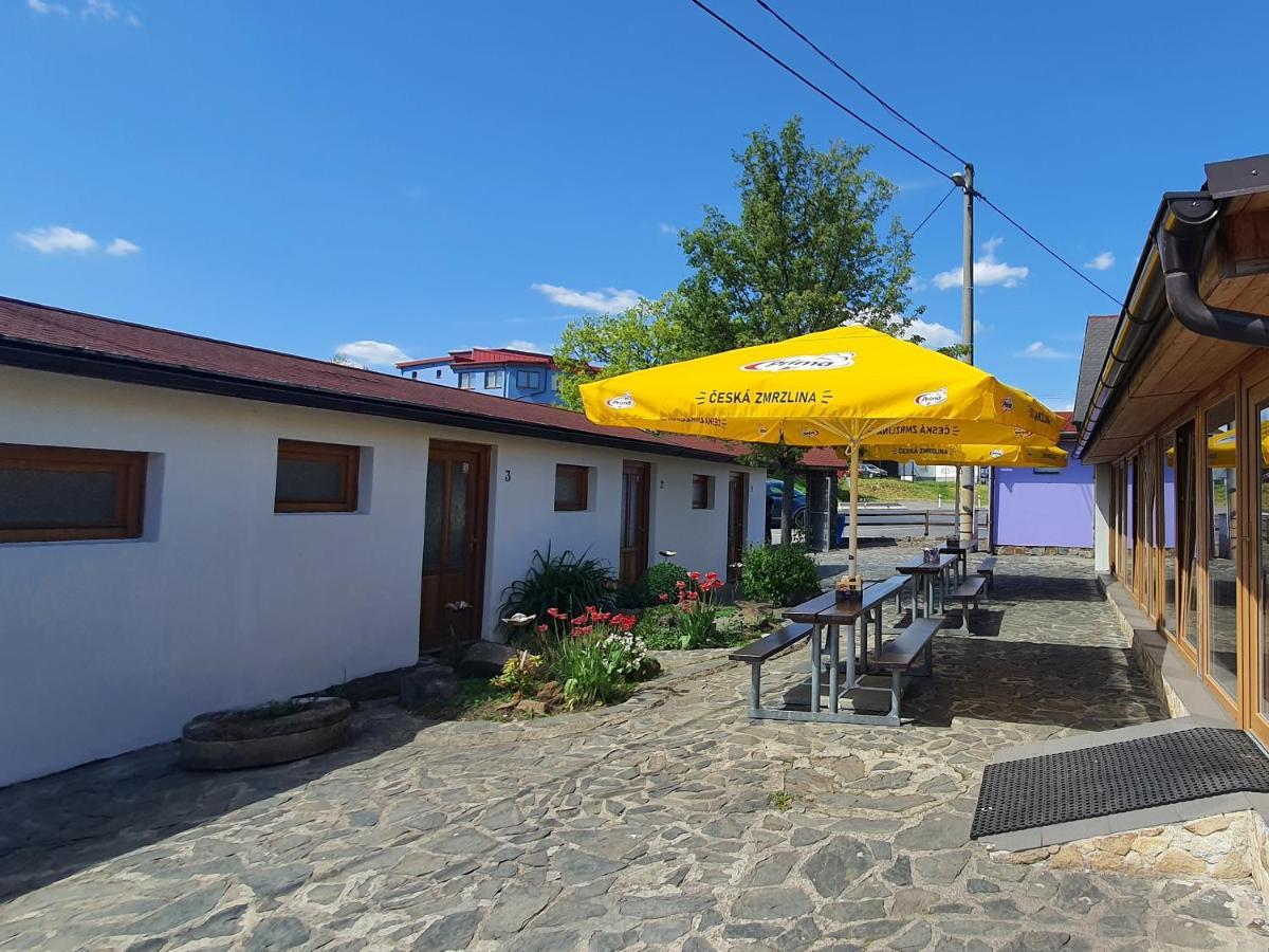 Katerina Restaurant A Penzion ロズヴァドフ エクステリア 写真